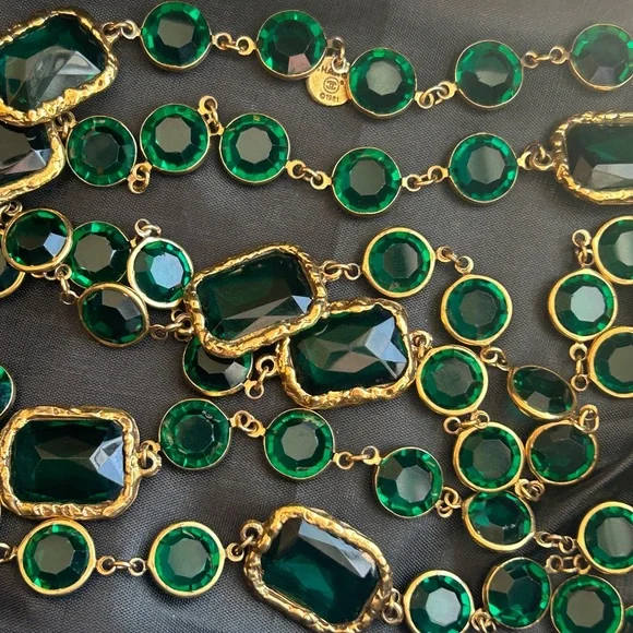 Vintage CHANEL Gripoix Glass Emerald Crystal Chicklet Sautoir Statement Necklace - Picture 7 of 16